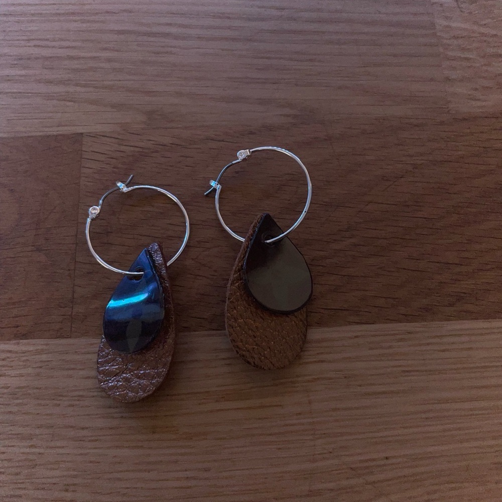 Spark*L Quatrefoil Silver Hoops - image 3